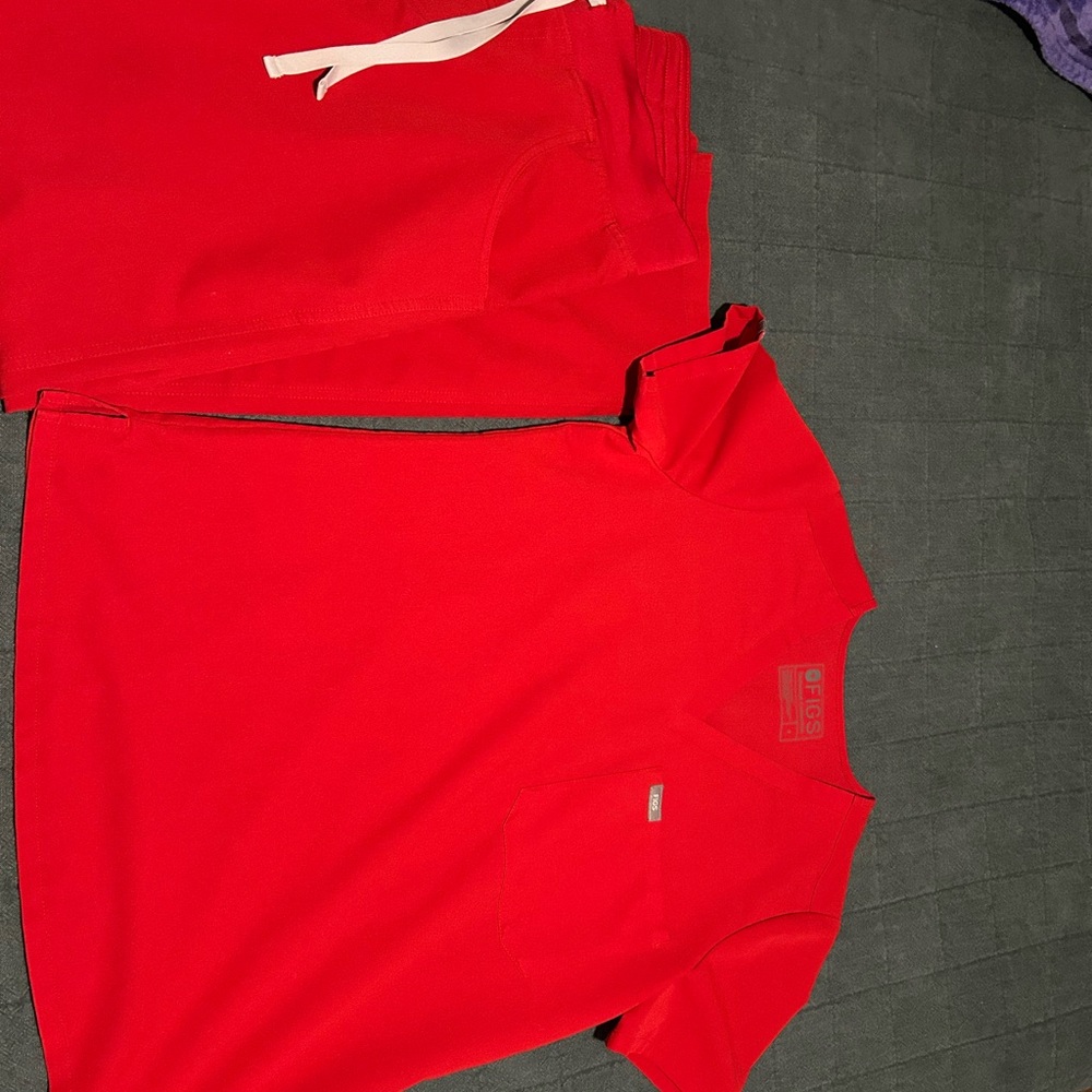 Figs Vibrant Red Set